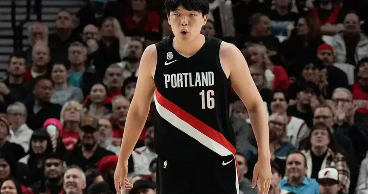 开拓者为何不给杨瀚森上场时间？三点因素告诉你答案