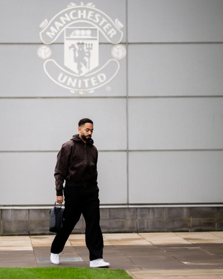 记者：曼联明年6月将举办卡灵顿基地一日游，有望日赚10万镑