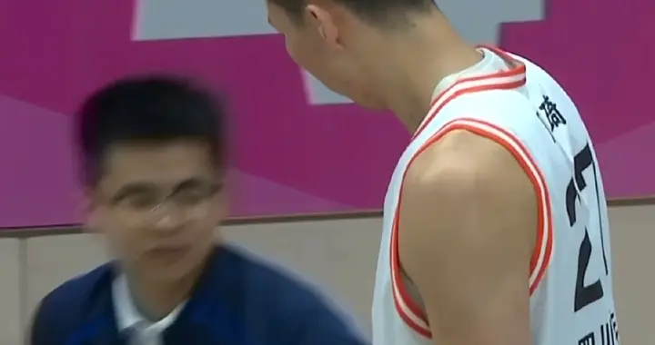 四川大胜上海！双塔仍齐爆，孙铭徽效率回暖，李弘权空砍19分！