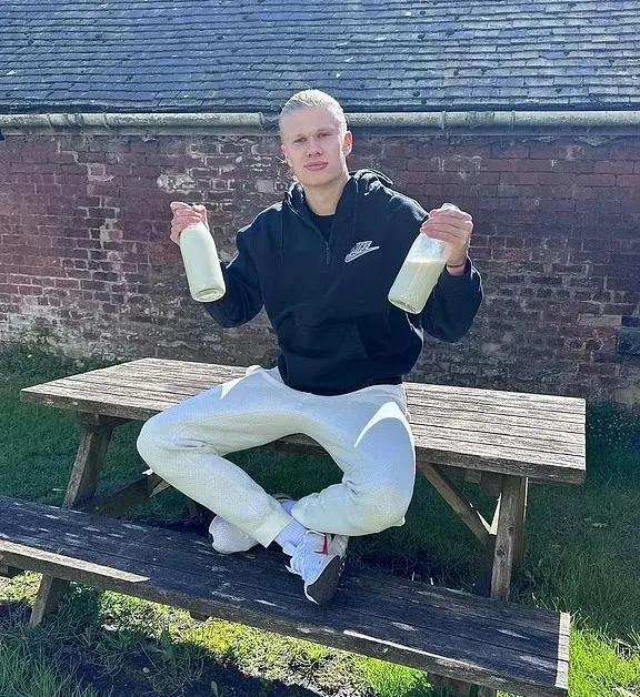 迪尼：会有球员模仿哈兰德喝鲜牛奶、吃战斧牛排，但无法成为他