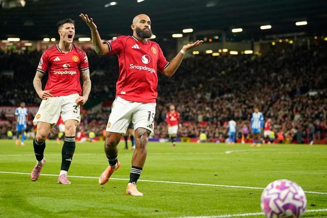 姆伯莫不想让曼联和喀麦隆起冲突，决定让二者商讨回国时间