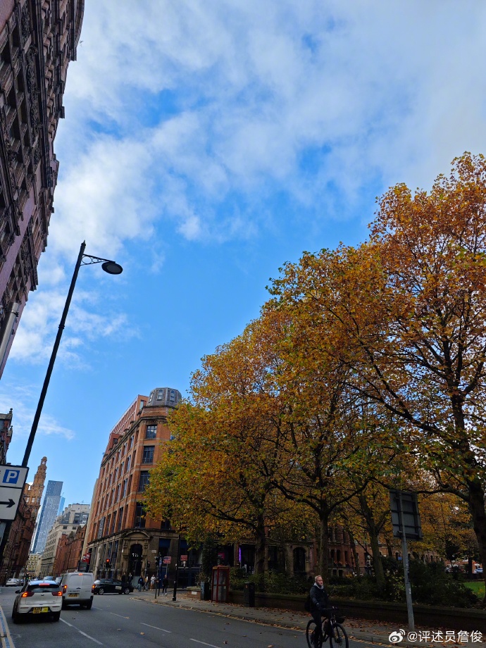 詹俊：在曼彻斯特酒吧看球很热闹，热刺和曼联的差距在于姆伯莫