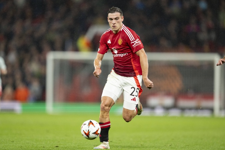 曼晚曼联赛后评分：乌加特2分最低，多尔古、约罗、达洛特仅4分