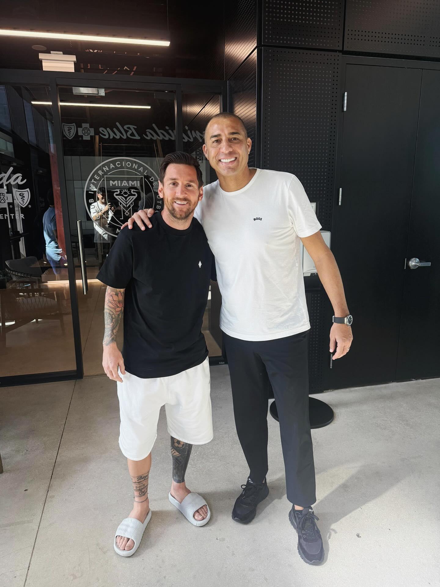 造访迈阿密国际，特雷泽盖晒与梅西合影：毋庸置疑的第一人