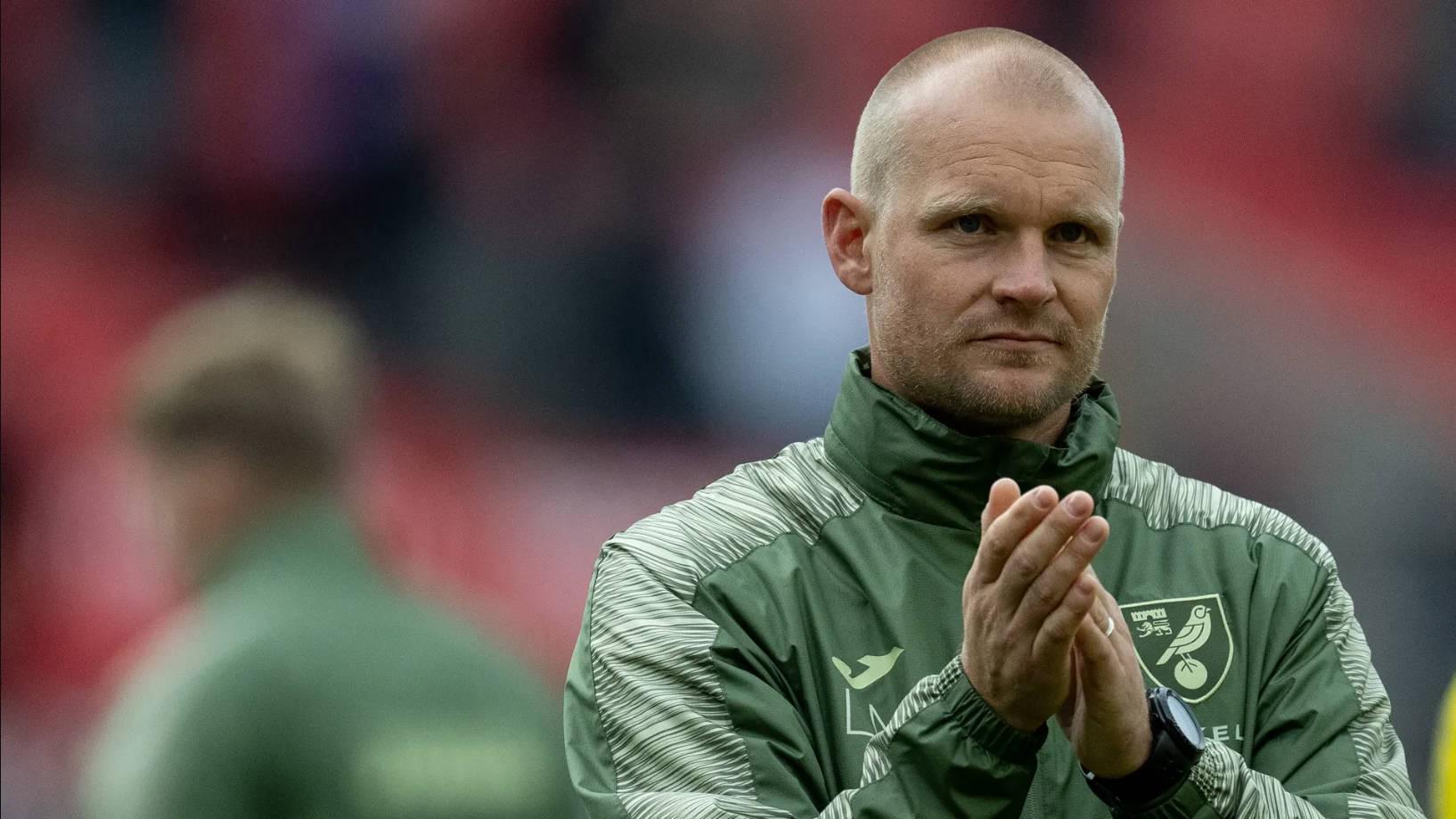 官方：诺维奇主帅曼宁下课；球队本赛季英冠2胜3平10负排23