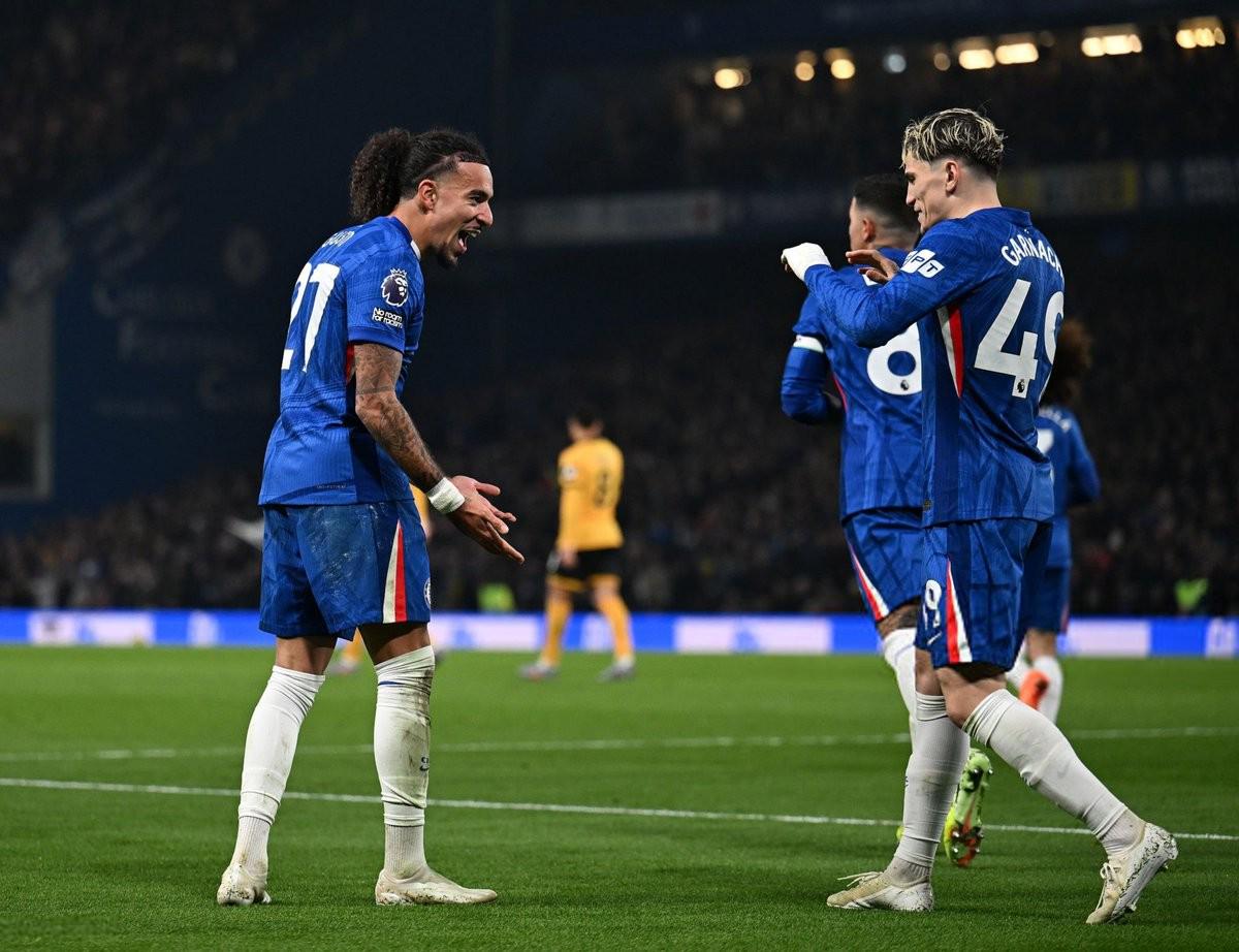 终于来了，切尔西后卫古斯托斩获职业生涯一线队首球