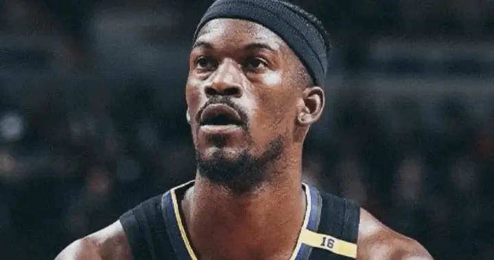 勇士输掘金！格林死顶，巴特勒只能辅助，三少全崩，理查德无地位