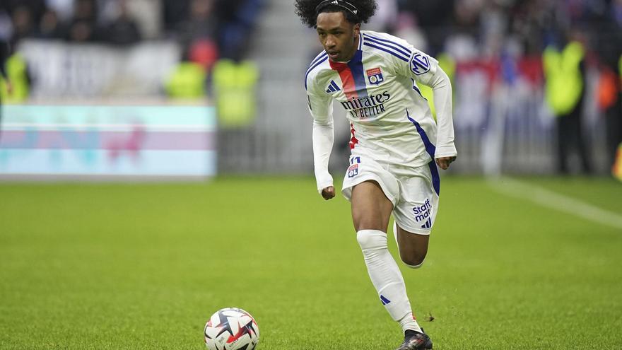 每体：巴萨与马利克-福法纳经纪人接触，了解未来转会可行性