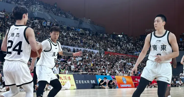 广东八强展最恐怖状态！三后卫+3内线统治攻守，王睿泽三号位答案