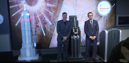 世体：莱万多夫斯基点亮纽约帝国大厦，以庆祝波兰独立日