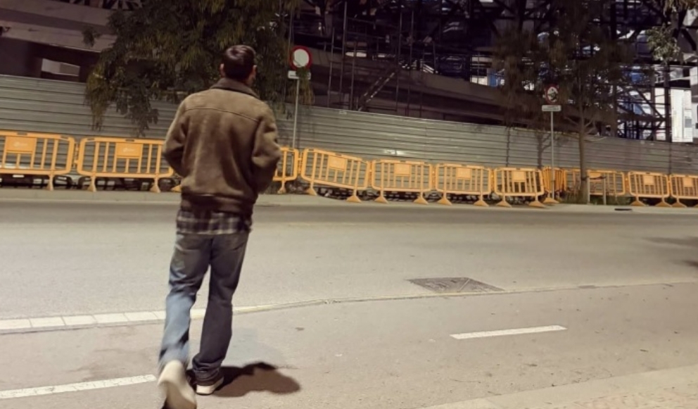 梅西社媒晒诺坎普的大道成了打卡点 众多球迷前往拍同款