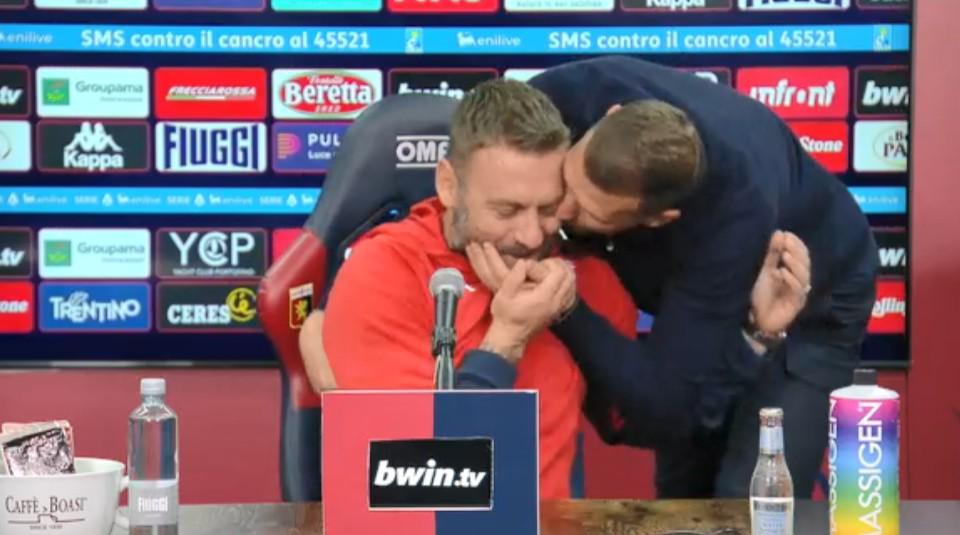 “罗马队友基情互动”，德罗西赛后新闻发布会被哲科亲吻