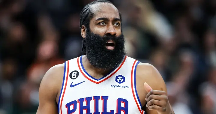 季后赛拿50分有多难？杜兰特1次 詹姆斯1次 只有他做到8次