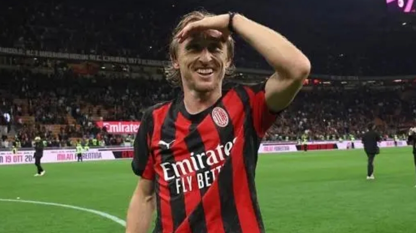 米体：米兰与莫德里奇续约板上钉钉 称他是职业球员典范