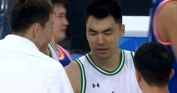 四川胜辽宁！周琦与二哥叙旧，韩德君开心谢幕，四川全队合影留念