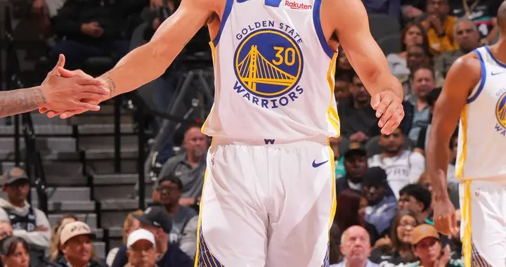 库里46分巴特勒28分勇士逆转马刺，文班31分15板10助8失误