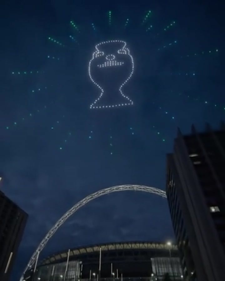 承办28年欧洲杯半决赛决赛 温布利上空上演精彩无人机表演