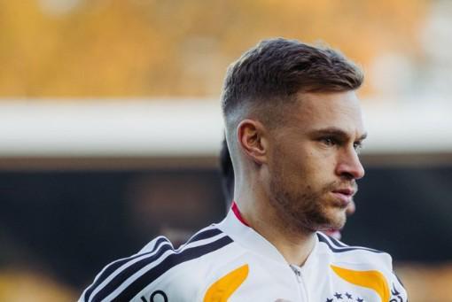 德国队官方：基米希右脚踝囊受伤，将随队前往卢森堡但不上场