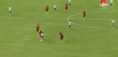 第82分钟，梅西人球分过，随后抽射远角破门，阿根廷2-0领先