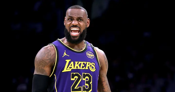 又轰下49+4+2+2！抱歉詹姆斯，你从历史第一变成了历史第二