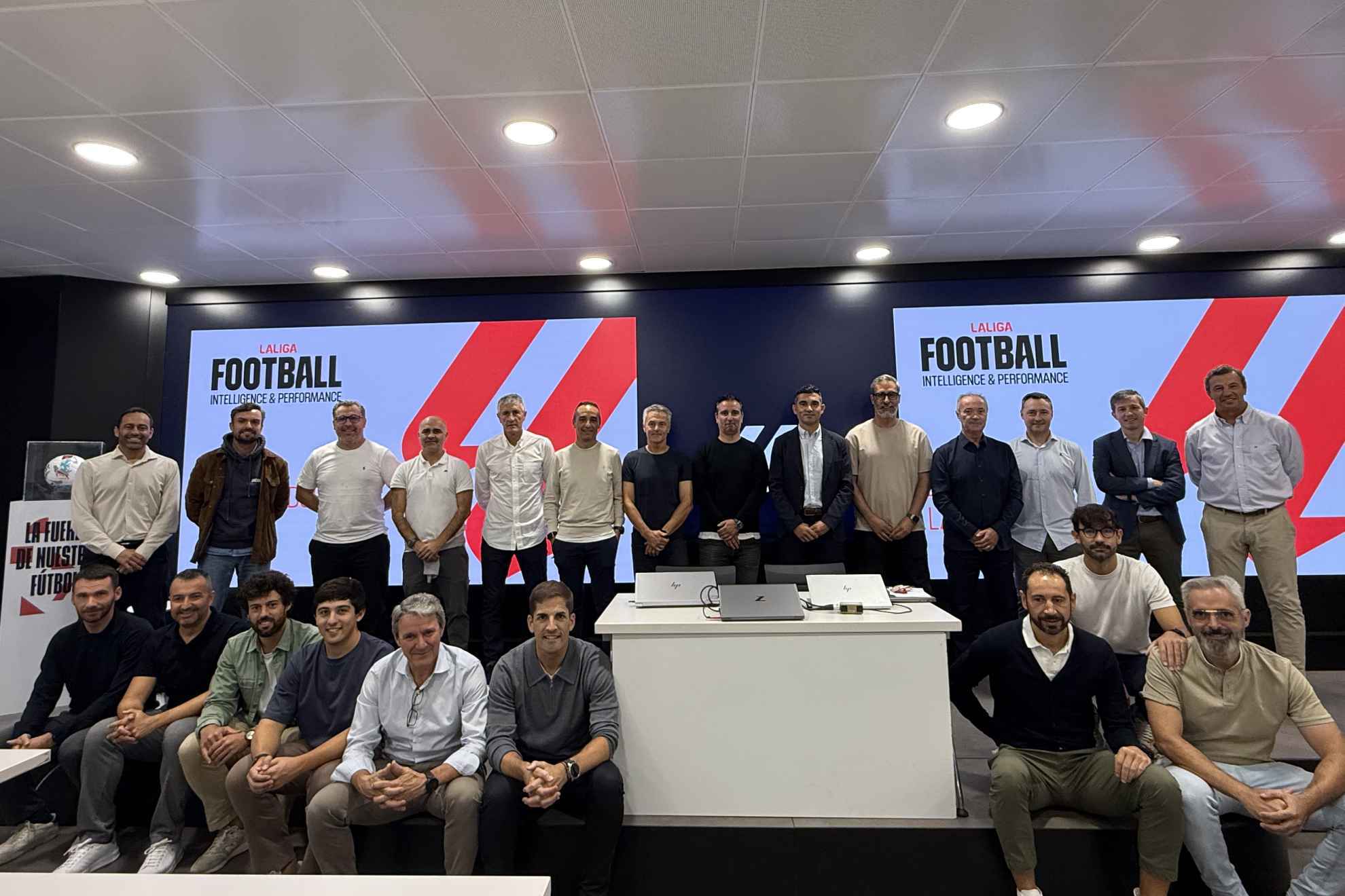 西甲为约20名待业的教练举办了专题培训：塞蒂恩、莫雷诺在列