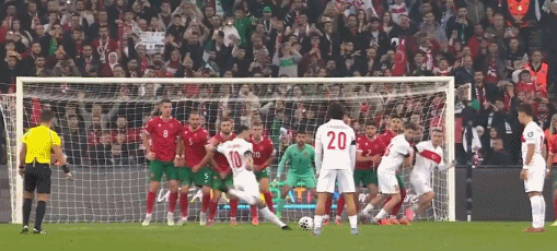 半场：土耳其1-0保加利亚，恰尔汗奥卢造点后主罚命中