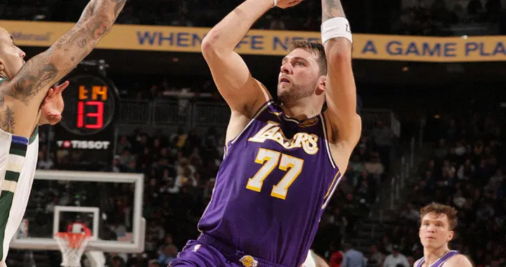 半场领先31分！东契奇41+9+6艾顿20+10 字母哥32+10湖人大胜雄鹿