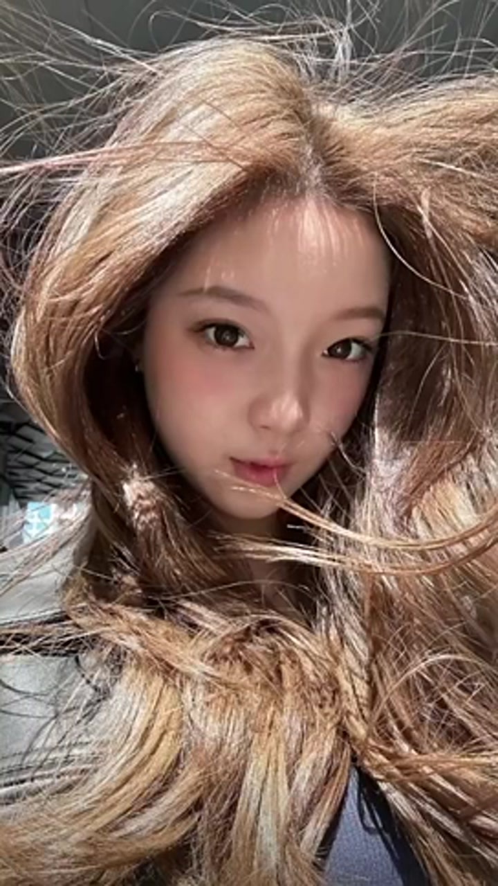 疑似拜合拉木女友现场看比赛 赛后评论区互动