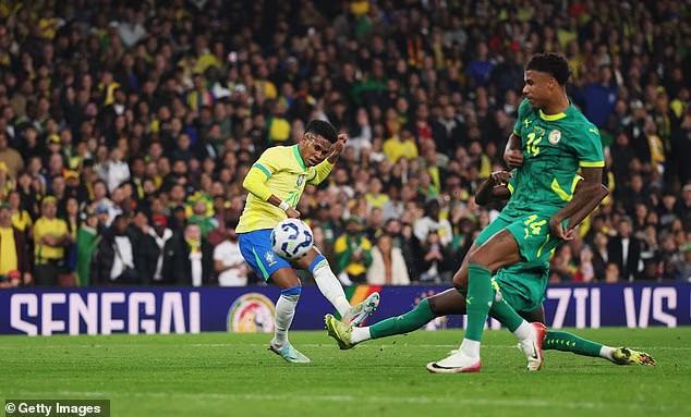 安帅给埃斯特旺批假以考取驾照，并宣布了他通过考试的消息