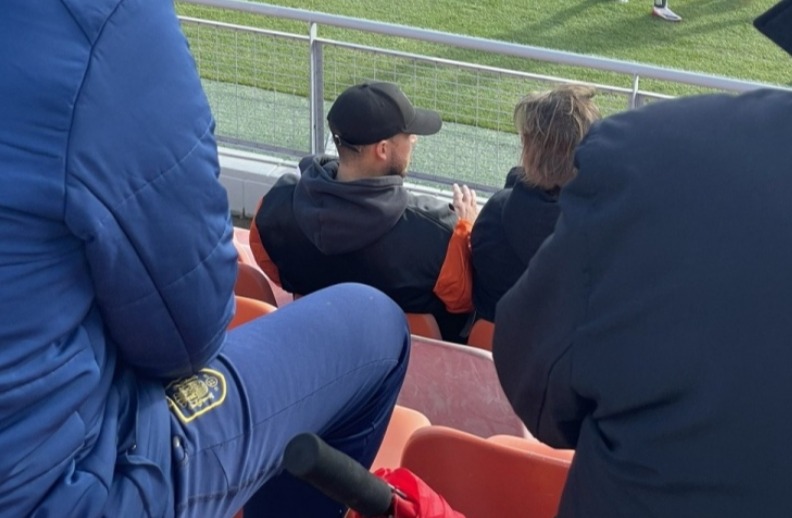 心念旧主！阿扎尔现场观看皇马梯队的比赛