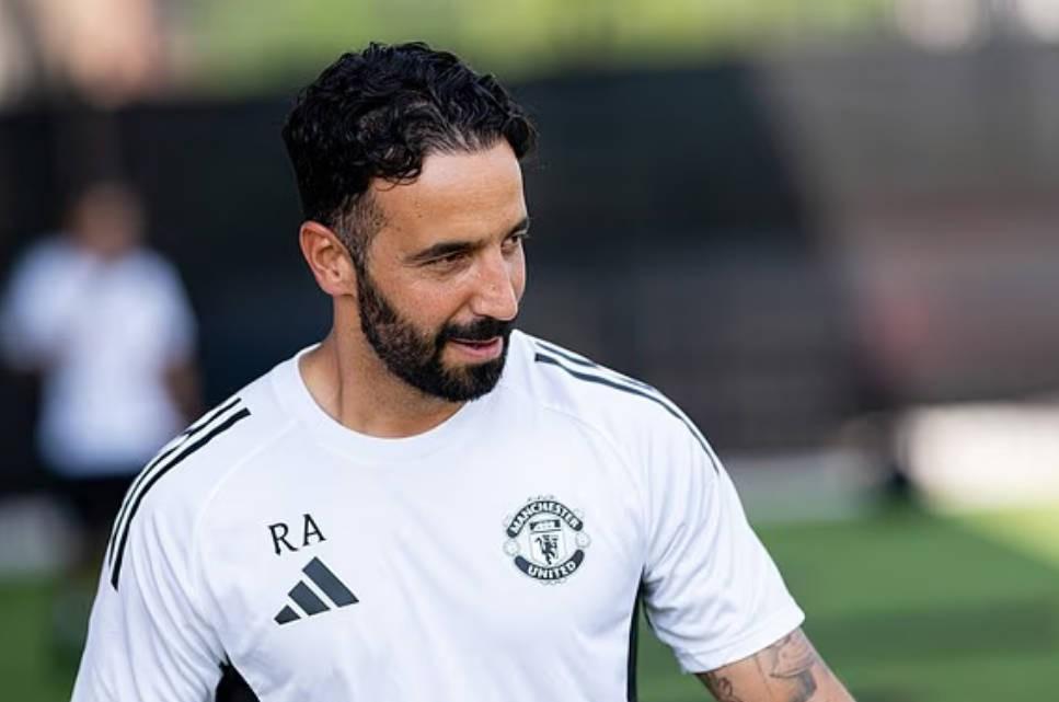 ESPN：曼联计划明年夏窗再引进中场，届时球队将有足够资金