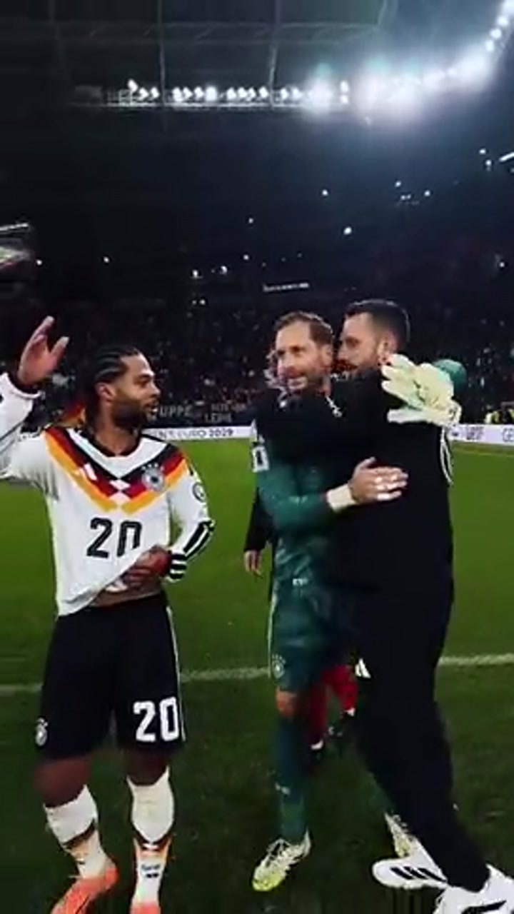 晋级世界杯正赛！德国球员赛后与球迷互动