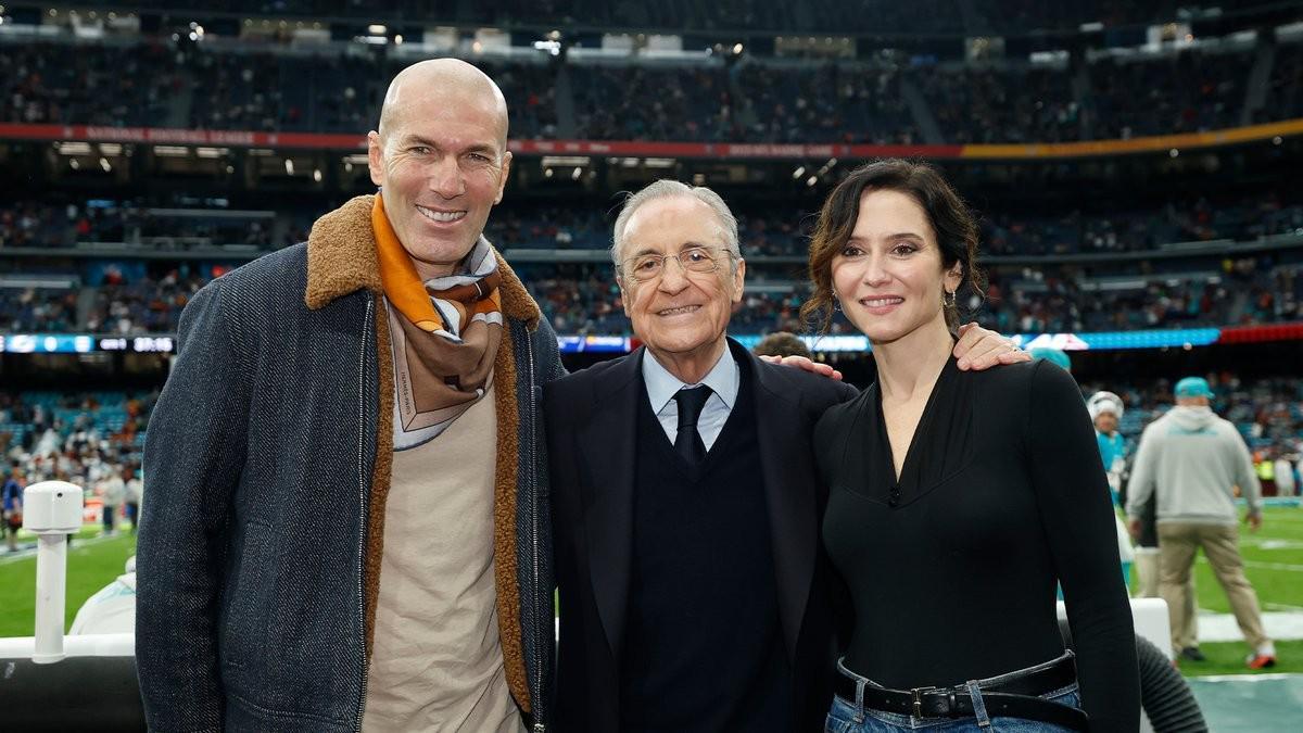 现场观赛，弗洛伦蒂诺和齐达内出席在伯纳乌举行的NFL海外赛