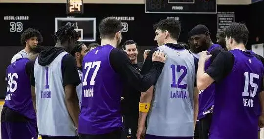 詹姆斯复出的利与弊！他会影响到里夫斯吗？