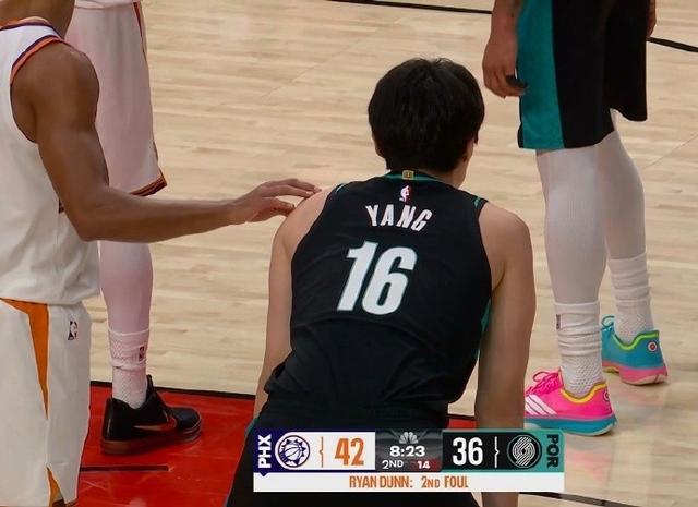 他回来了！杨瀚森时隔8场常规赛再度代表开拓者登场