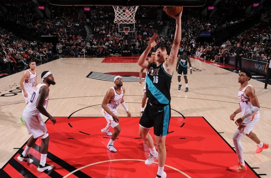 实拍杨瀚森第2节精彩表现：单打+暴扣+妙传