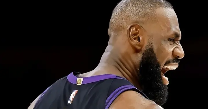 詹姆斯复出大幅提升进攻上限！激活艾顿+3替补，关键球也能攻坚！