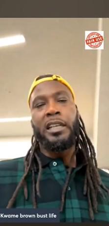 夸梅-布朗：詹姆斯仍在为他的数据打球，他想拿助攻和得分