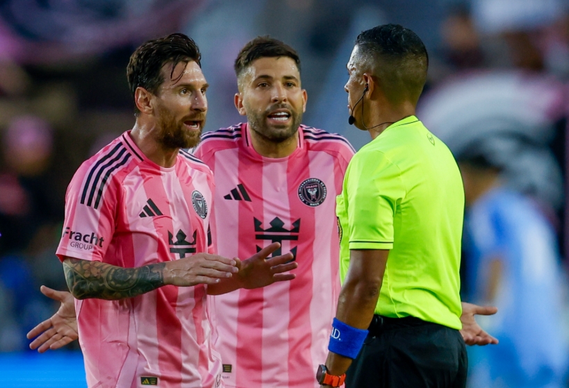 阿尔巴：梅西不喜欢他离开巴萨的方式 他想要一个致敬仪式