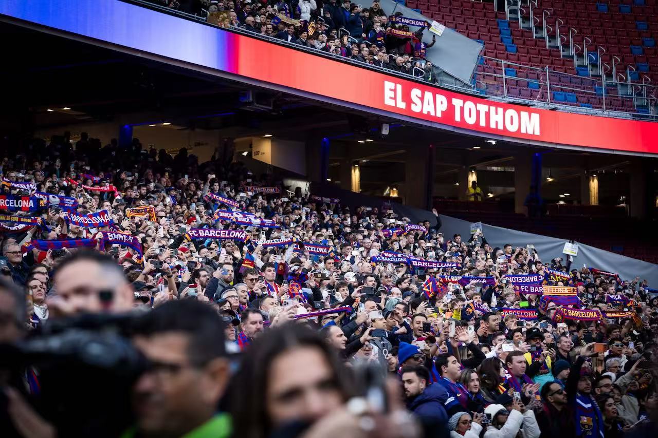 Spotify诺坎普球场在45157名萨迷的呐喊声中重焕生机