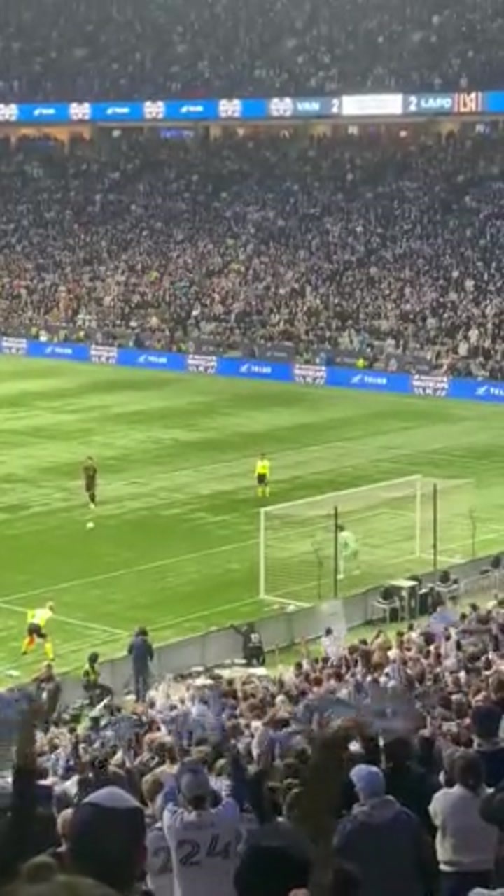 实拍孙兴慜主罚点球击中立柱弹出 洛杉矶告负无缘四强