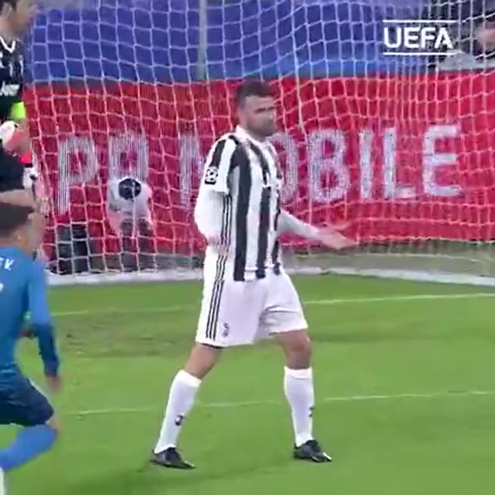 回顾18年欧冠对阵尤文C罗精彩倒钩破门