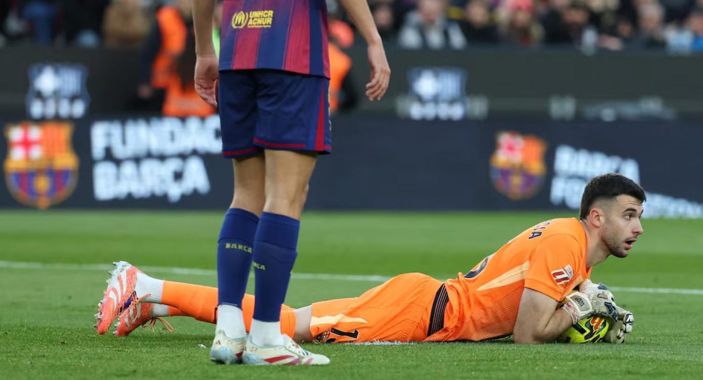 阿斯：霍安状态恢复如初，复出即帮巴萨时隔十场比赛再获零封