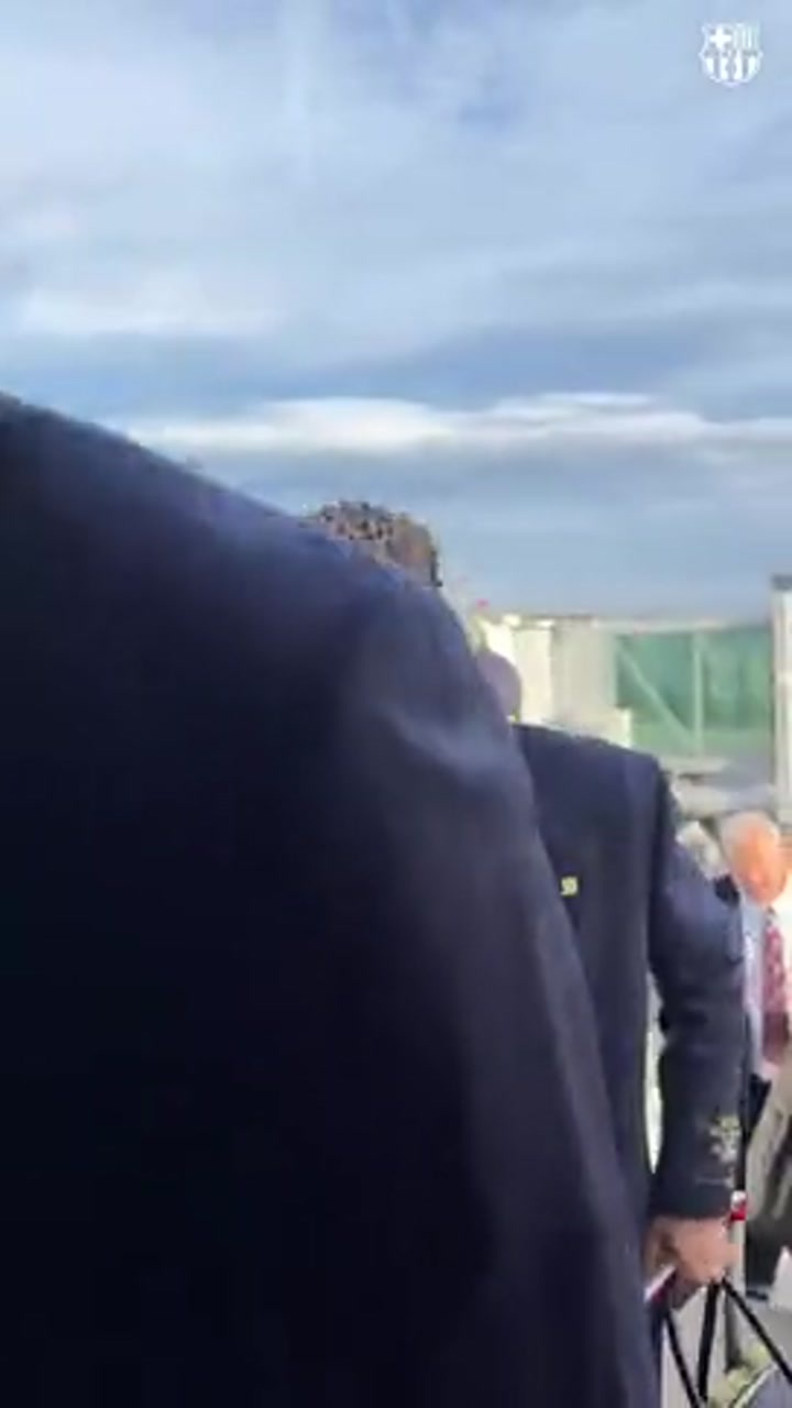 欧冠赛场见！巴萨社媒晒球员登机视频：飞往伦敦