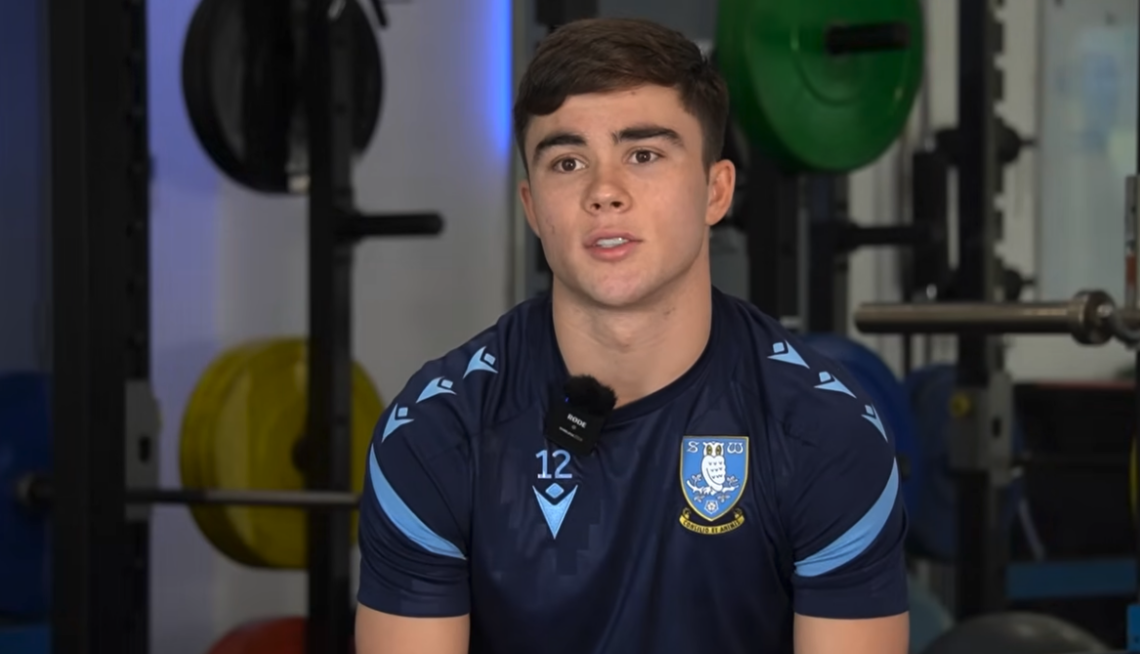 曼联小将阿马斯：努诺-门德斯可能是世一左，我会模仿他踢球