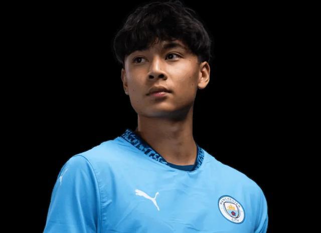 退役曼城华裔小将：随一线队训练并不愉快，只能像狗一样追球