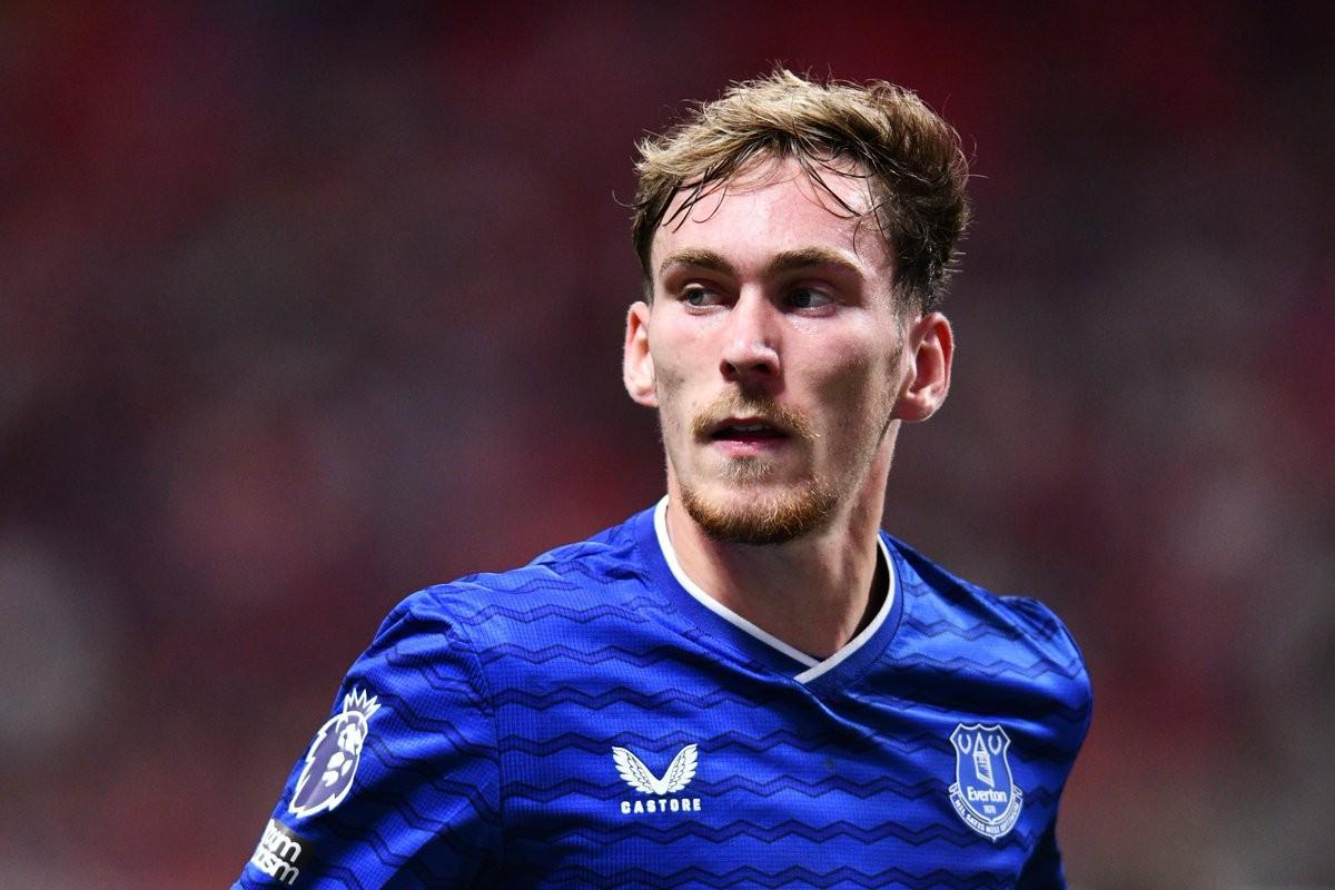 talkSPORT：曼联等多队关注詹姆斯-加纳，莫耶斯明确不愿放人