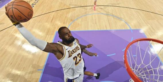 ESPN：詹姆斯身边人透露，他还不确定在本赛季后是否退役