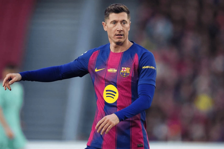 连续6场欧冠不进球！莱万遭遇职业生涯欧冠最长球荒