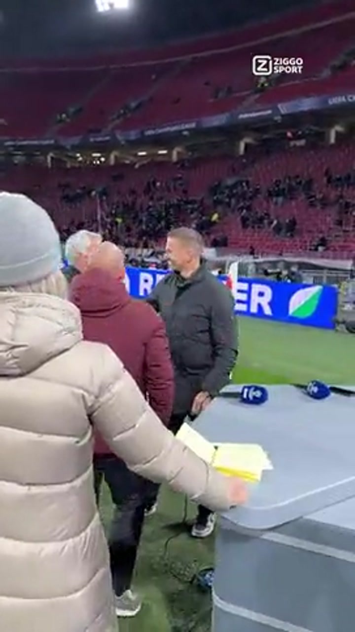 师徒情深！欧冠赛前穆里尼奥与斯内德拥抱寒暄